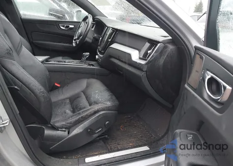 2020 Volvo Xc60 T5 Momentum z USA, uszkodzony, nr VIN YV4102RK4L1490670